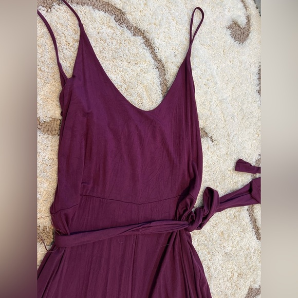 Purple jumpsuit with slits on both legs. Tie for the waist. - Picture 4 of 9